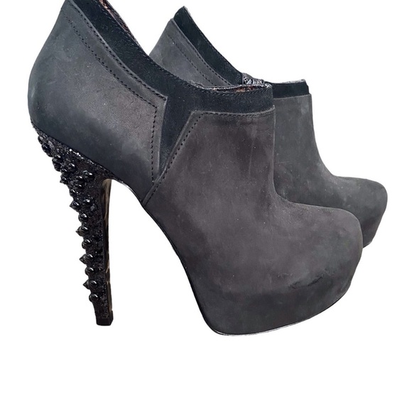 Betsy Johnson Black Leather Booties l Black Studded Platform Heels l Size 6.5 - Picture 1 of 6